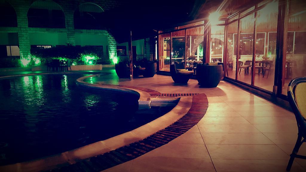 Riviera Taouyah Hotel コナクリ エクステリア 写真