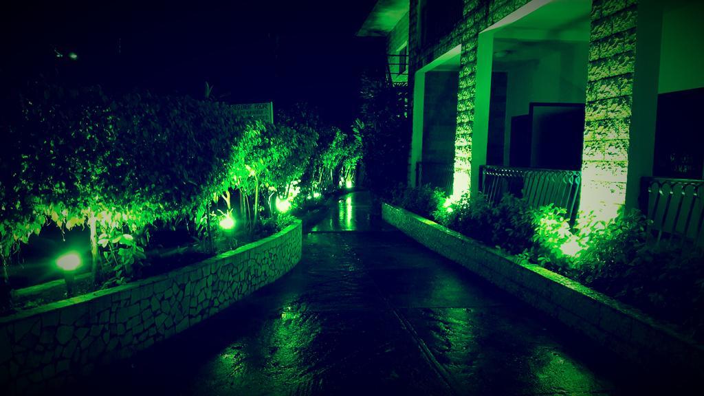 Riviera Taouyah Hotel コナクリ エクステリア 写真