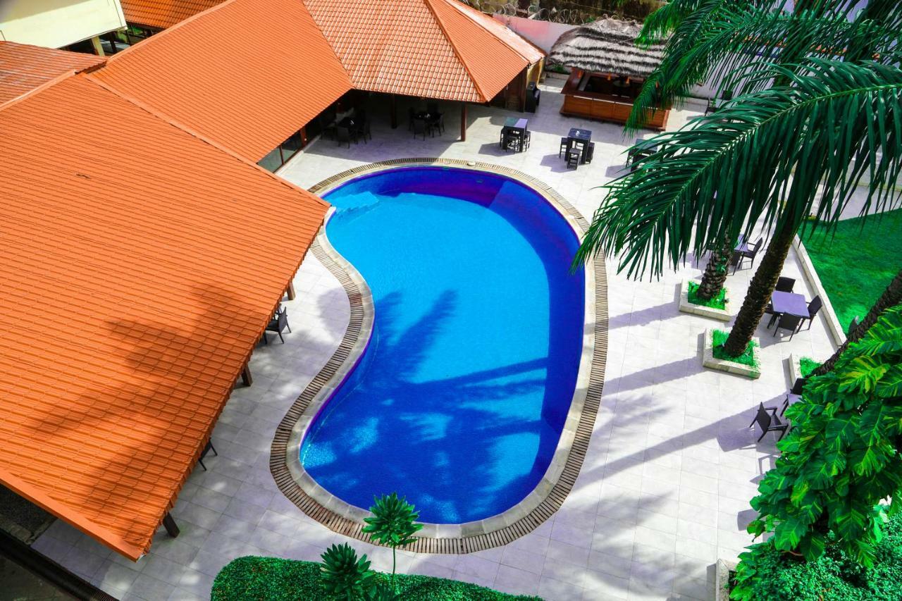 Riviera Taouyah Hotel コナクリ エクステリア 写真
